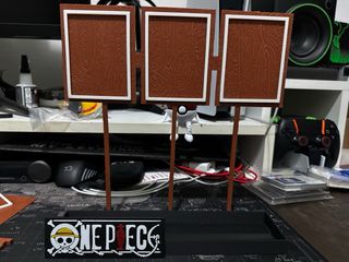 Espositore OnePiece Kinder con predisposizione led