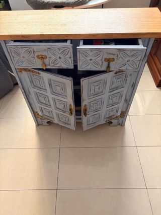 Mobile d'ingresso vintage blu e dorato