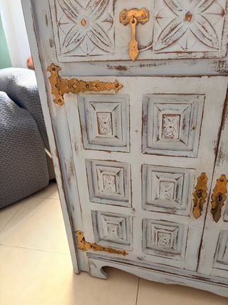 Mobile d'ingresso vintage blu e dorato