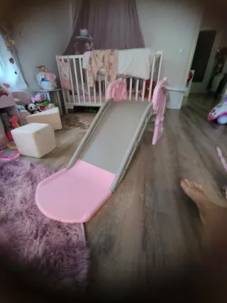 Tobogán infantil rosa y gris