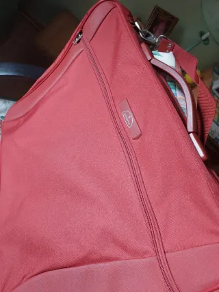 Maleta portatrajes Samsonite roja