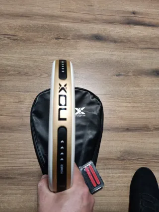 Pala Nox AT10 Genius Xtreme 2026 Agustín Tapia