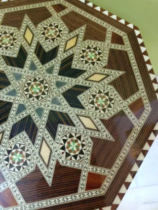 Mesa pedestal taracea