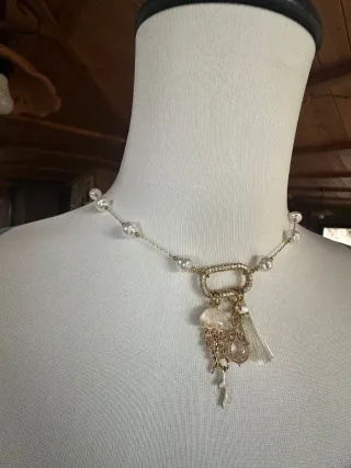 Collana perle bianche e charm mare