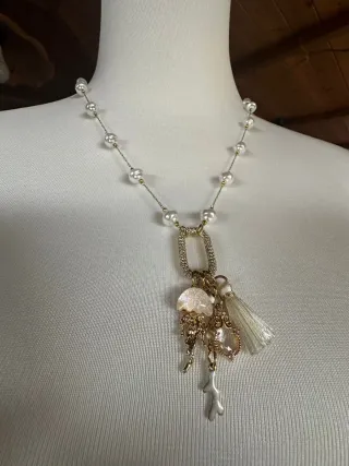Collana perle bianche e charm mare
