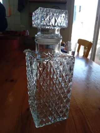 Botella de cristal tallado