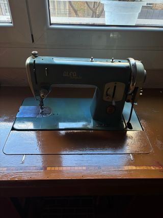 Máquina de coser Alfa Royale vintage
