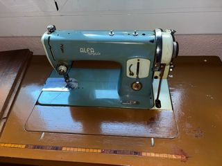 Máquina de coser Alfa Royale vintage