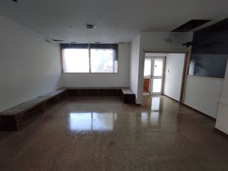 Local comercial en alquiler en Sant Josep en Hospitalet de Llobregat, L´
