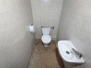 Local comercial en alquiler en Sant Josep en Hospitalet de Llobregat, L´