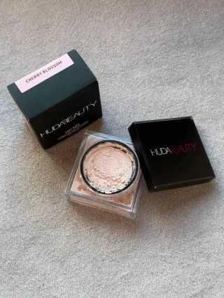 Huda Beauty Easy Bake Polvos Cherry Blossom