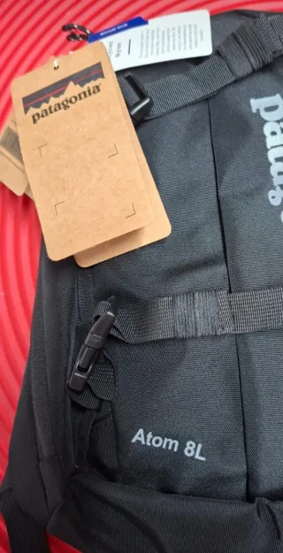 Bandolera Patagonia Atom 8L Negra