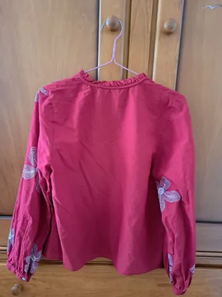 Camisa Zara roja bordada flores XS