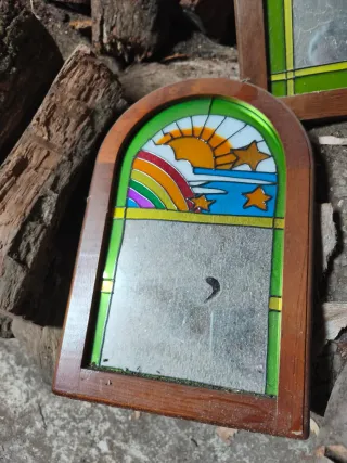 Coppia di Specchi Decorativi in Legno e Vetro