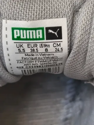 Zapatillas Puma grises y doradas