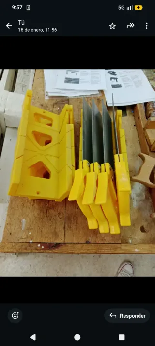 Sierras ingletadoras de plástico