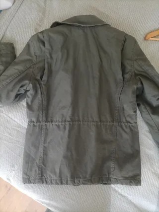 Parka verde militar algodón y poliéster. Talla 38.