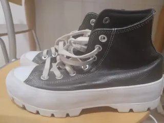 Zapatillas Converse Negras y Blancas