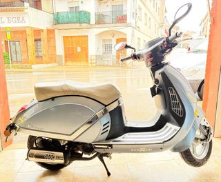Kenrod Vitacci 125 Scooters
