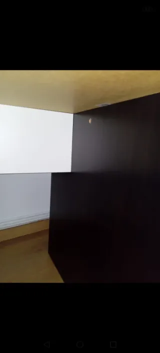Escritorio de madera negro y beige