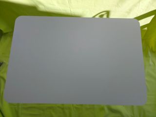 Mesa auxiliar ajustable con ruedas - Nueva (60cm)