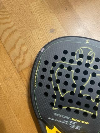 Black Crown Special Invictus Padel