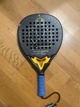 Black Crown Special Invictus Padel