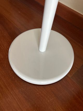 Galan de noche blanco y madera