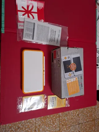 Nintendo 2DS XL Naranja y Blanca