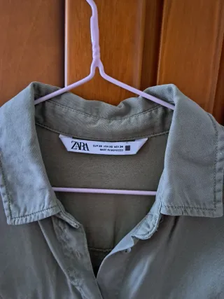 Camisa Zara verde kaki estilo denim