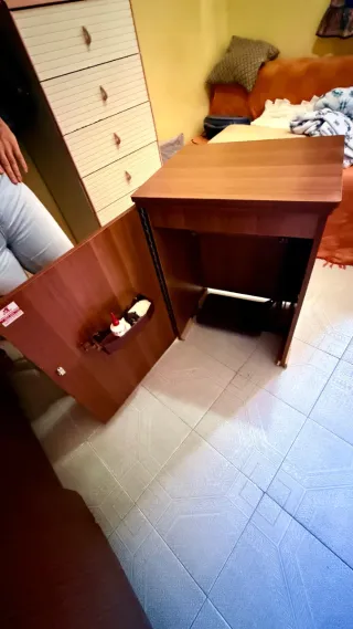 Máquina de coser Singer eléctrica con mueble