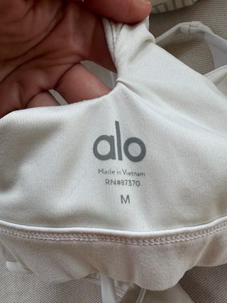 “Alo Yoga” Sujetador Deportivo color Crema