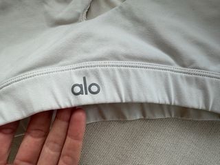“Alo Yoga” Sujetador Deportivo color Crema