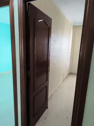 Puerta de madera de paso