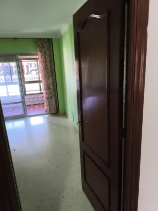 Puerta de madera de paso