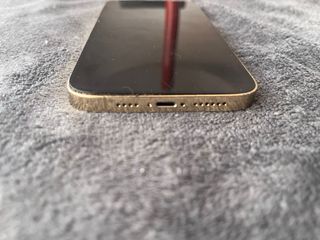 iPhone 13 Pro Max Dorado (pantalla no va)