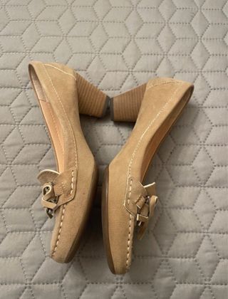 Zapatos Geox tacón beige ante