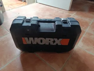 Sierra circular WORX con accesorios