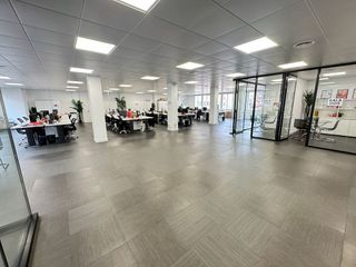 Oficina en alquiler en Les Corts en Barcelona