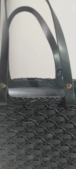 Bolso de Mimbre Negro marca Zara