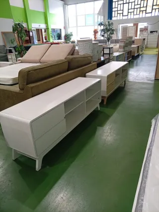Mueble TV blanco y madera