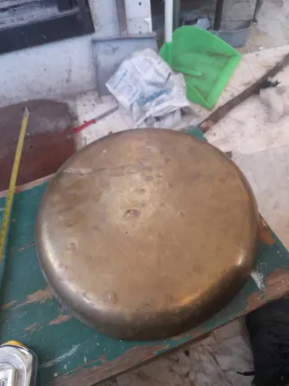 Piatto rotondo in ottone