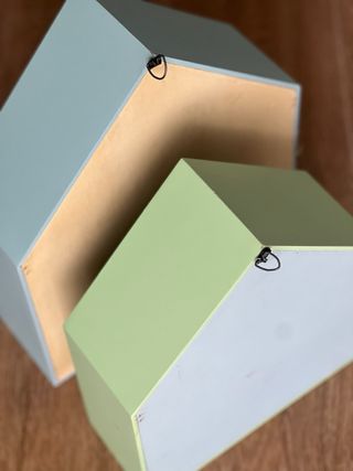 Estantería infantil de madera decorada