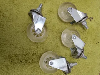 Ruedas transparentes con tornillo (4 unidades)