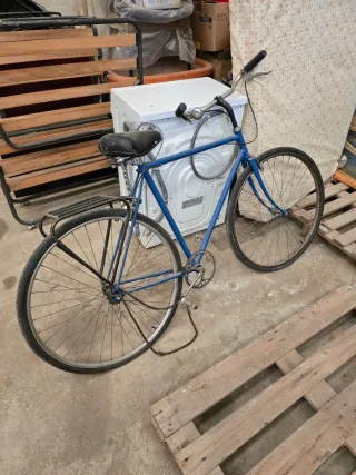 Bicicleta azul antigua