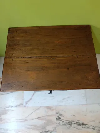 Mesita auxiliar antigua