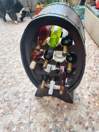 Botellero de madera estilo barril