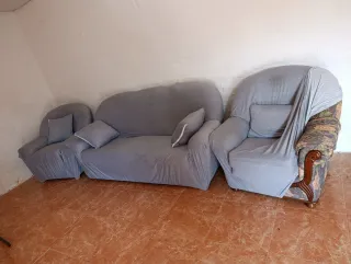 URGE VENTA Sofá tresillo gris y sillón estampado