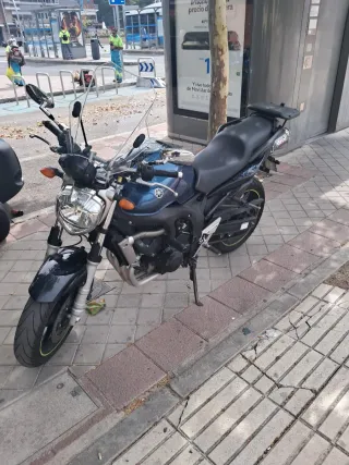 Yamaha FZ6 Naked Azul y Negra