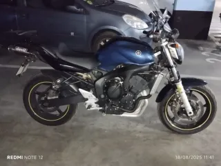 Yamaha FZ6 Naked Azul y Negra